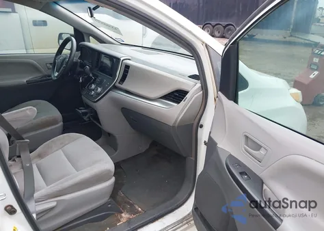 2017 Toyota Sienna L 7 Passenger z USA, uszkodzony, nr VIN 5TDZZ3DC4HS873164